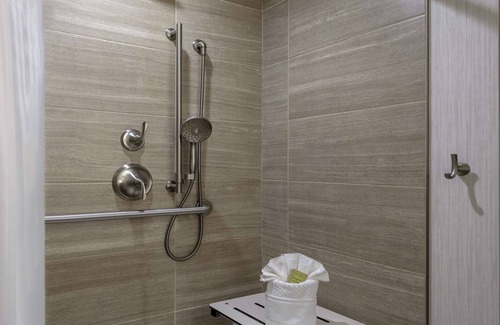 Burlington Hotel | DoubleTree by Hilton Burlington Vermont