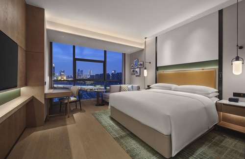 Jinshui District Hotel | Doubletree By Hilton Zhengzhou East