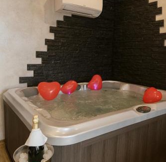 Vitrolles Apartment | Douceur d’une nuit (studio avec jaccuzi privatif)