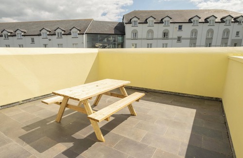 Lahinch Apartment | Dough Beag 10 (250m to Lahinch Beach), Dough Beag Apartment