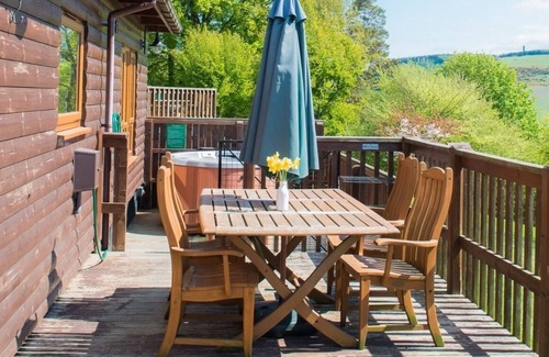 Cupar House | Douglas Fir Lodge with Hot Tub near Cupar, Fife