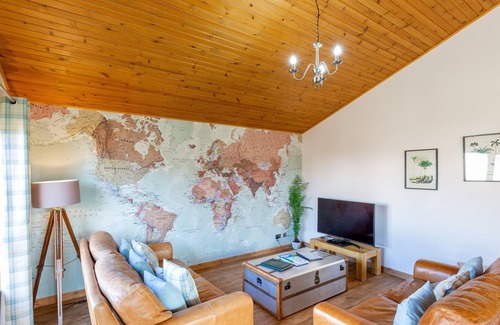 Cupar House | Douglas Fir Lodge with Hot Tub near Cupar, Fife