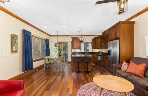 Douglas House | Douglas Hideaway