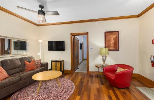 Douglas House | Douglas Hideaway