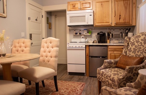 McMinnville Apartment | Douglas on Third