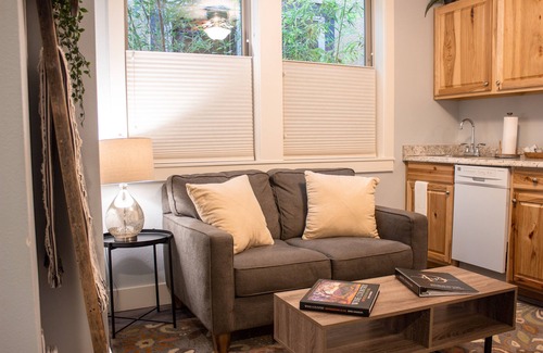 McMinnville Apartment | Douglas on Third