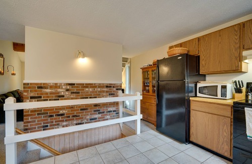 West Dover Condo | Dover Condo w/Grill & Balcony: 3 Mi to Mt Snow!