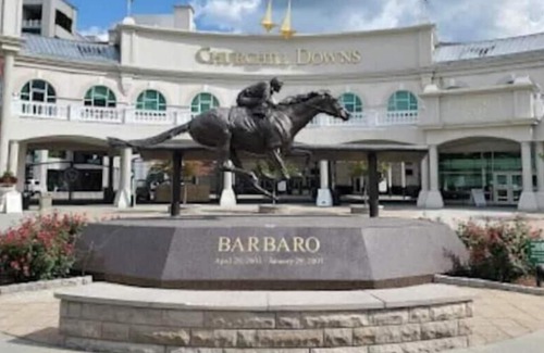 Wyandotte House | Down and Derby- Walk to Churchill Downs!