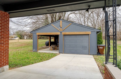 Elizabethtown House | Down the stretch Cozy 3 bedroom in Elizabethtown, KY with outdoor living area