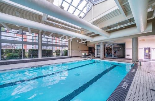 Crosstown Apartment | Downtown 1 Bedroom Water View Condo