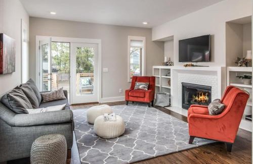 Salemtown House | Downtown 10 Beds Game Room Hot Tub Roof Deck