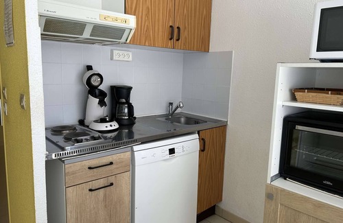 Le Grau-Du-Roi Apartment | Downtown 1BR Apartment with Bunks, Near Beach & Port, Private Parking Included