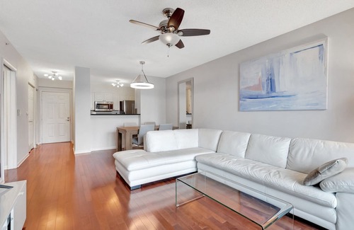Downtown West Palm Beach Apartment | Downtown 1BR Condo w/Pool, Gym, Parking & Private Balcony