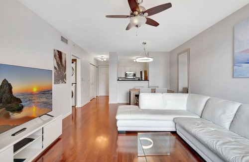 Downtown West Palm Beach Apartment | Downtown 1BR Condo w/Pool, Gym, Parking & Private Balcony