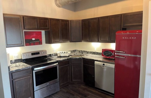 Babe Denny Apartment | Downtown 1BR loft Sum