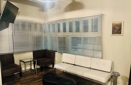 Babe Denny Apartment | Downtown 1BR loft Sum