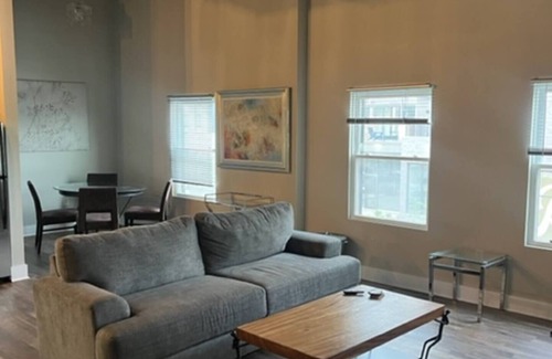 Babe Denny Apartment | Downtown 2BR loft Sum