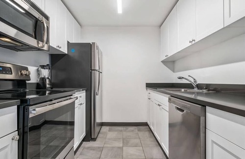 Hoboken Apartment | Downtown 2BR nr NYC | Easy Access to Holland Tunnel