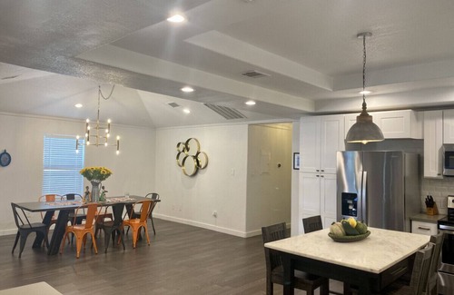 Southtown House | Downtown 3bd 2bth, walk to Riverwalk, Southtown!