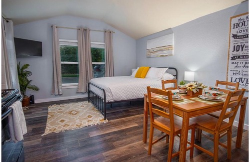 Nevada Street Apartment | Downtown Accessible New 1BR1BA Cozy Studio