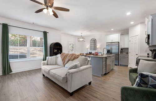 Acworth House | Downtown Acworth!
