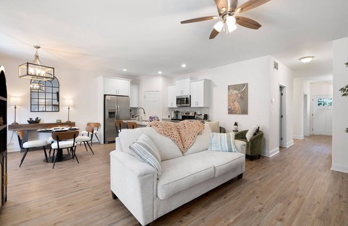 Acworth House | Downtown Acworth!