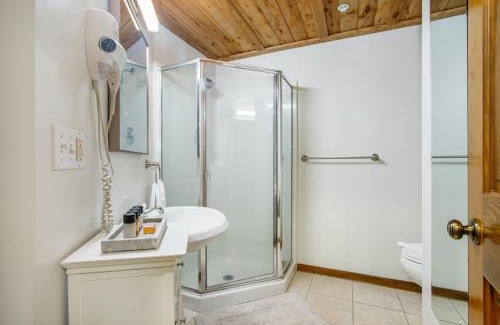 Grand Haven Apartment | Downtown and Waterfront 2BDR Condo in Grand Haven 110