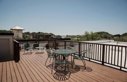 Grand Haven Apartment | Downtown and Waterfront 2BDR Condo in Grand Haven 110