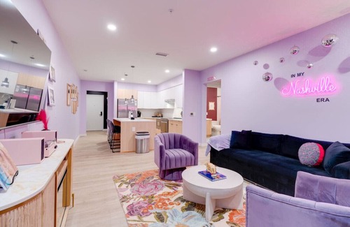 Eighth Avenue Apartment | Downtown Apt-A Swift Walk to Broadway!