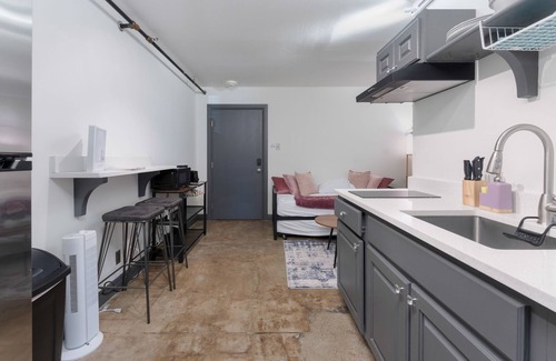 Central City Apartment | Downtown+Art+Music+Cozy Vibes+Min2Beach+Walkable