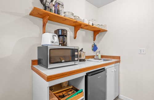 Ashland Apartment | Downtown Ashland Studio - 3 blocks from the plaza!