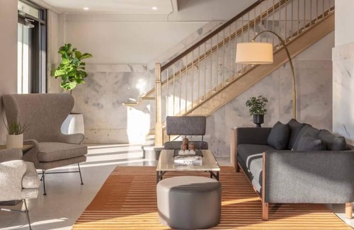 Castleberry Hill Condo | Downtown ATL! Near Lots Of Fun For The Family/Lonely Time