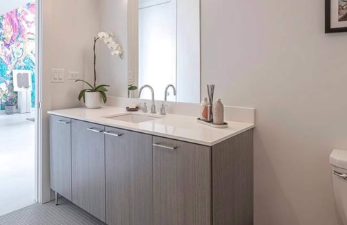 Castleberry Hill Condo | Downtown ATL! Near Lots Of Fun For The Family/Lonely Time