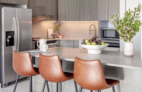 Castleberry Hill Condo | Downtown ATL! Near Lots Of Fun For The Family/Lonely Time