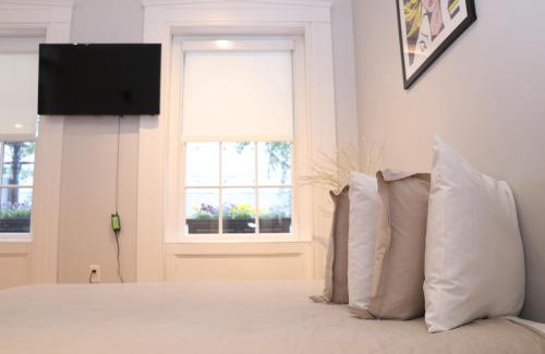 Beacon Hill Apartment | Downtown Beacon Hill, Convenient, Comfy Studio #1