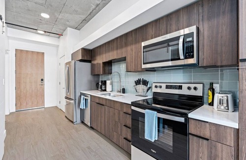 Rio Grande Apartment | Downtown beauty-PoolHotTubGym-near SaltPalace-View
