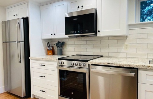 York Apartment | Downtown Bellingham newly furnished guest suite