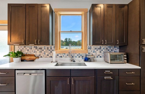 Black Mountain House | Downtown Black MTN loft w HotTub