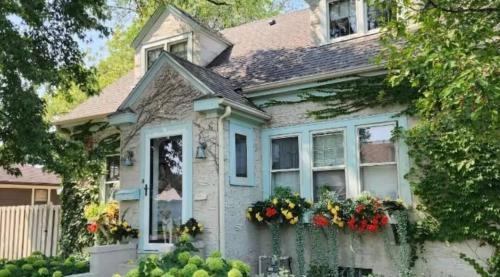 La Crosse House | Downtown Boho Home wOffice Yoga StudioKing Bed