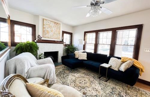 La Crosse House | Downtown Boho Home wOffice Yoga StudioKing Bed