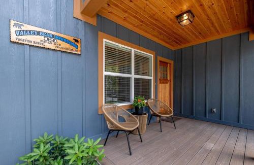 Brevard House | Downtown Brevard 5BR Retreat & Cyclists Dream