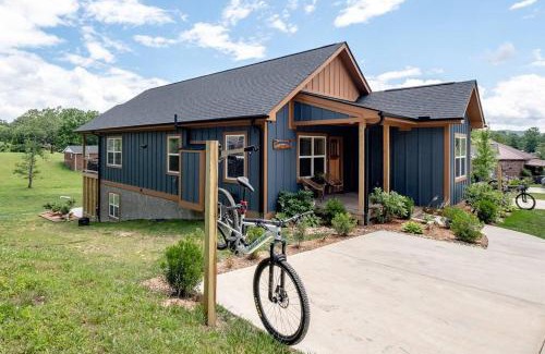 Brevard House | Downtown Brevard 5BR Retreat & Cyclists Dream