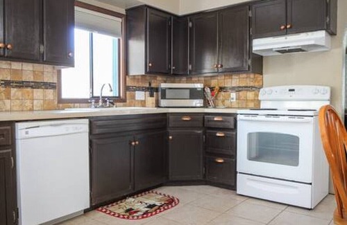 Baker City House | Downtown Bungalow - Cozy Downtown Home Sleeps 8! Local Golfing 50% Off!