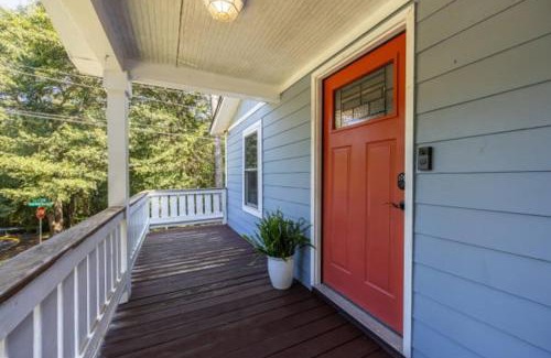 Athens House | Downtown Bungalow Less than 1.5 Miles to UGA