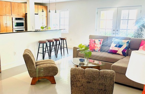 Laurel Park House | Downtown Burns Court Oasis!
