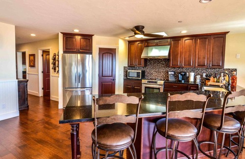 Cayucos House | Downtown Cayucos Luxury Suite with Rooftop Deck Across from the Beach