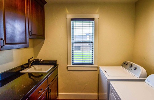 Cayucos House | Downtown Cayucos Luxury Suite with Rooftop Deck Across from the Beach