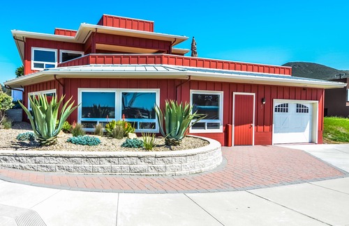 Cayucos House | Downtown Cayucos Luxury Suite with Rooftop Deck Across from the Beach