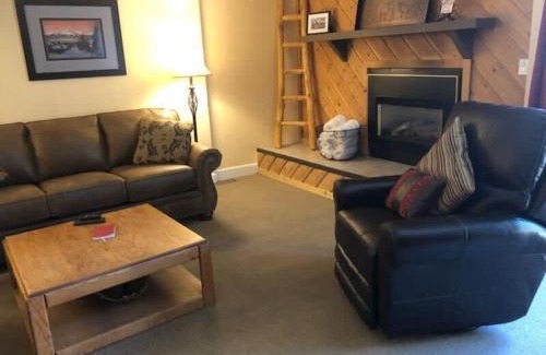 Four O'Clock House | Downtown Chalet Close to Main St with Pool and Hot Tub