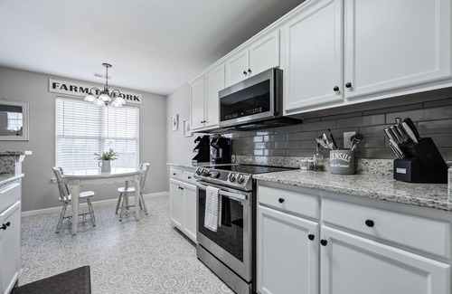 Cartersville House | Downtown Charm: Pet-Friendly 4BR Bright Open House